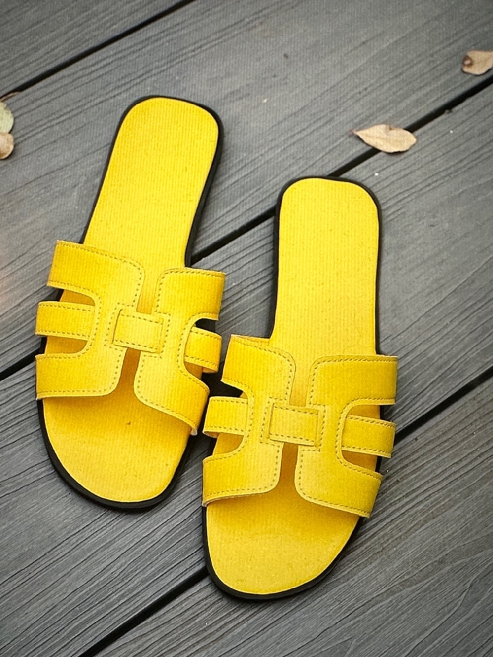 Yellow Women's Slide Sandals - Stylish Summer Slip-Ons size 9